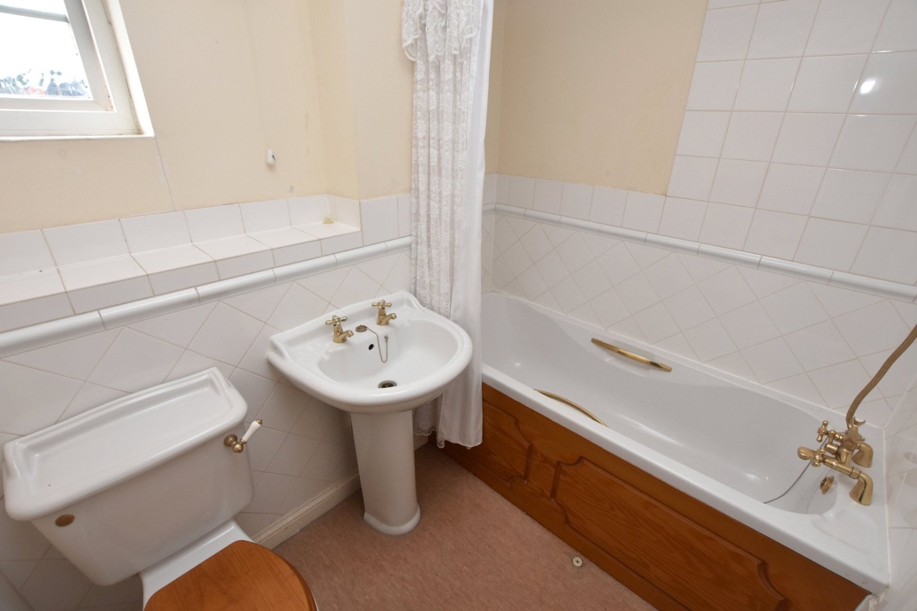 4 bedroom property for sale in Knights Crescent, Clyst Heath, Exeter