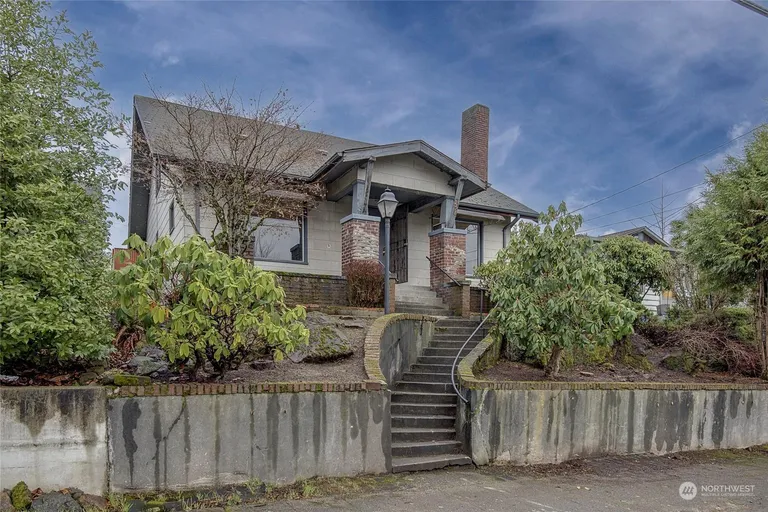 3328 34th Ave S, Seattle, WA 98144