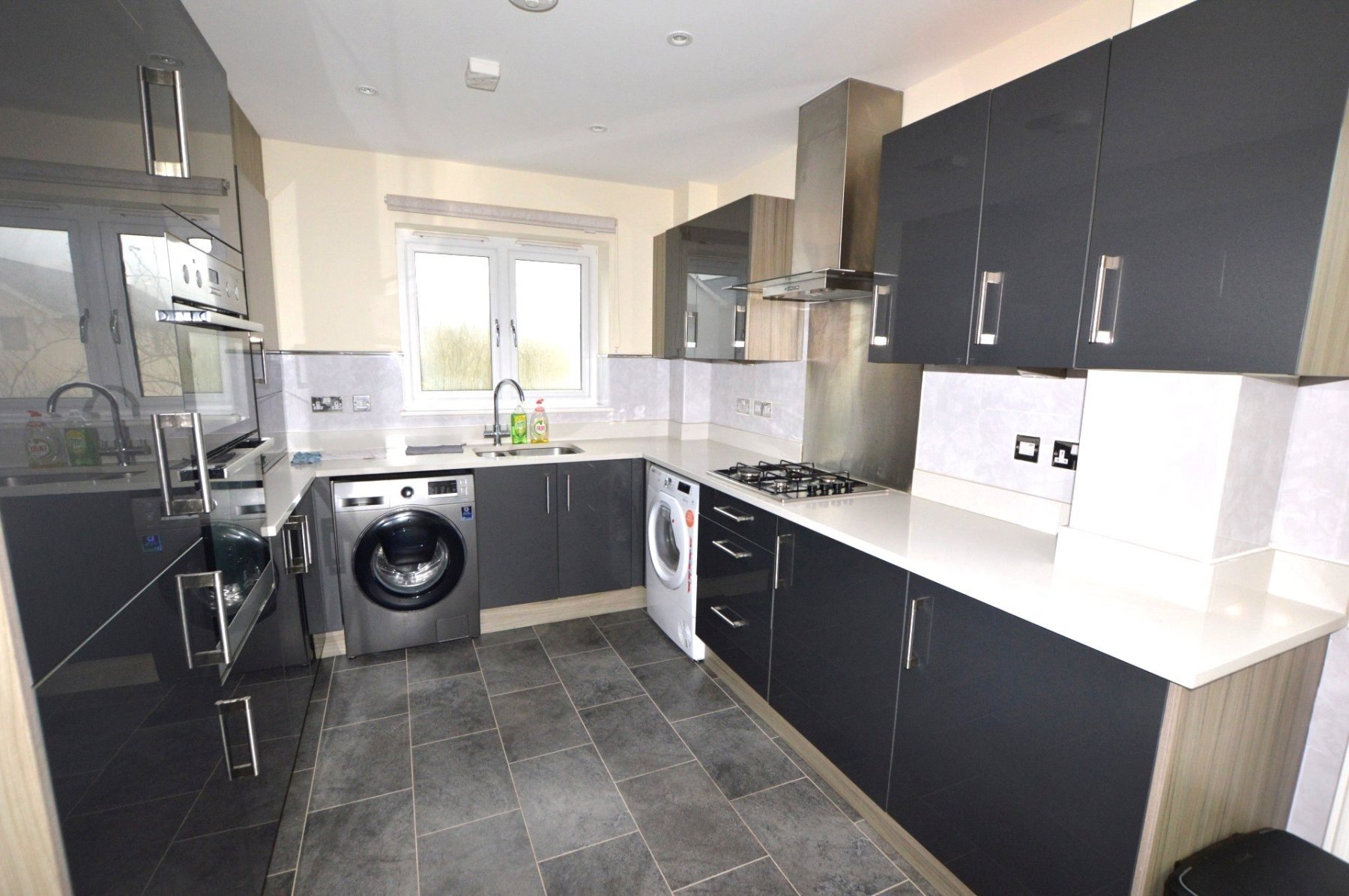 4 bedroom property to let in Plantation Way, Torquay, Devon, TQ2 £