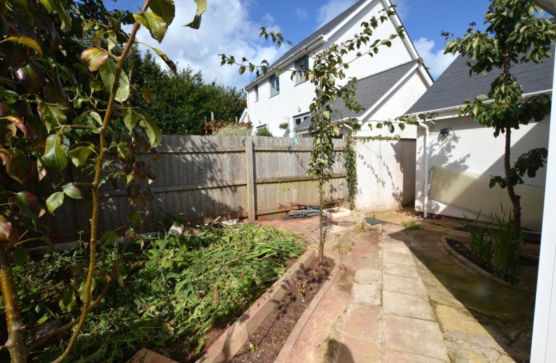 4 bedroom property to let in Plantation Way, Torquay, Devon, TQ2 £