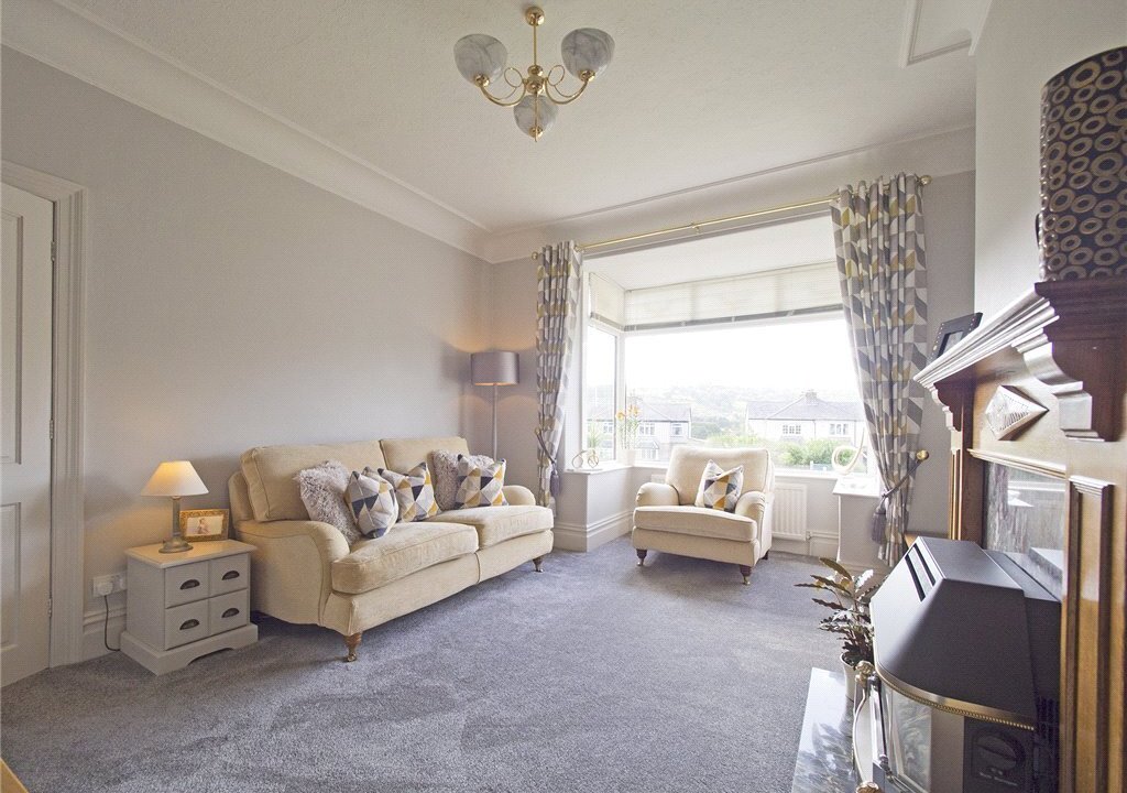 3 bedroom property for sale in Bradford Road, Riddlesden, Keighley