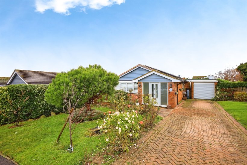 Berwick Close, Eastbourne 3 bedroom detached bungalow Fox & Sons