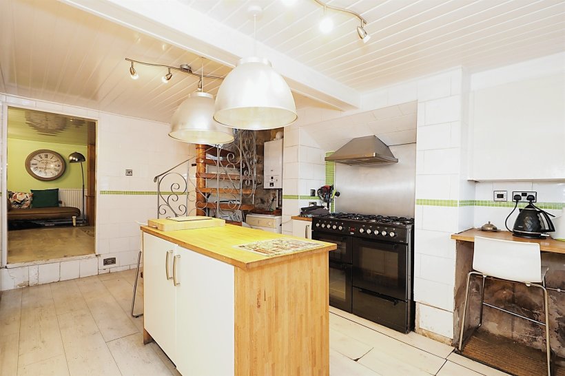 Midland Road, Royston, Barnsley 3 bedroom semidetached house