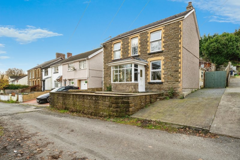 3 bedroom property for sale in Clydach Road, Ynystawe, Swansea, SA6 Offers in the region of £