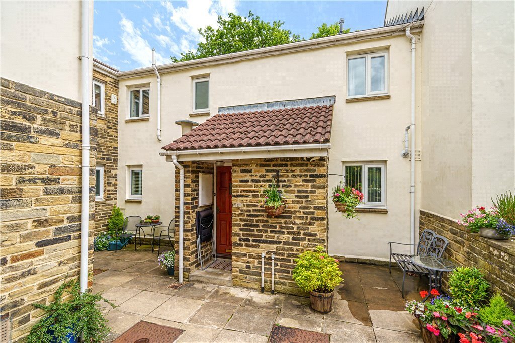 2 bedroom property for sale in Linnburn Mews, Ilkley, West Yorkshire