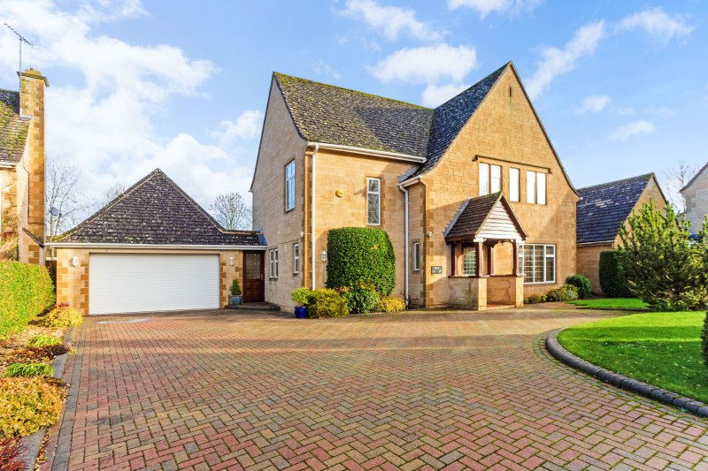 4 bedroom property for sale in Lechlade, Gloucestershire, GL7 Guide price £925,000