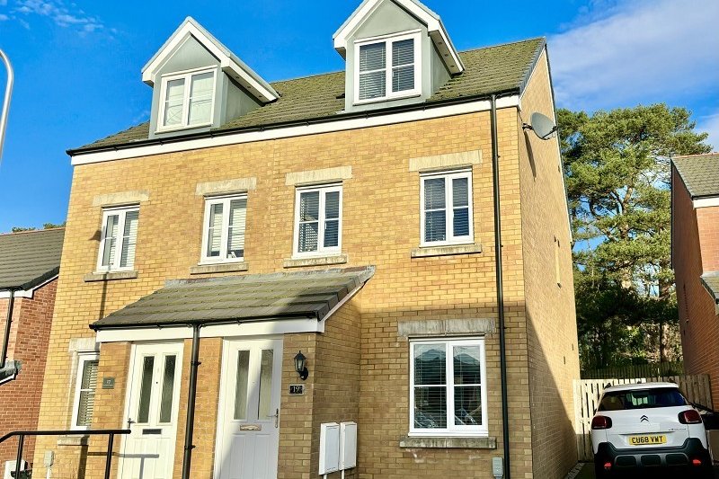 3 bedroom property for sale in Heol Alfred Wallace, Rhos, Pontardawe