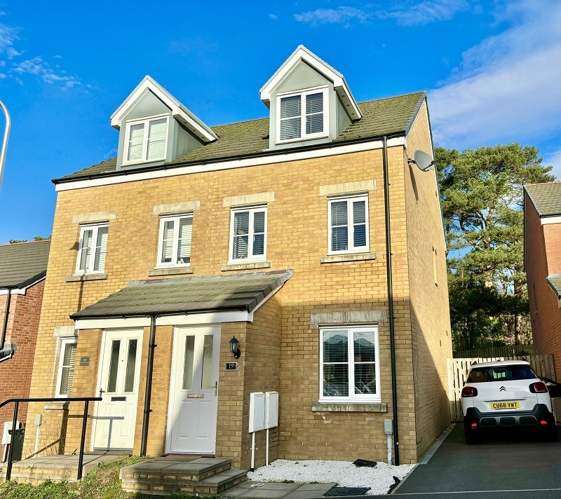 3 bedroom property for sale in Heol Alfred Wallace, Rhos, Pontardawe