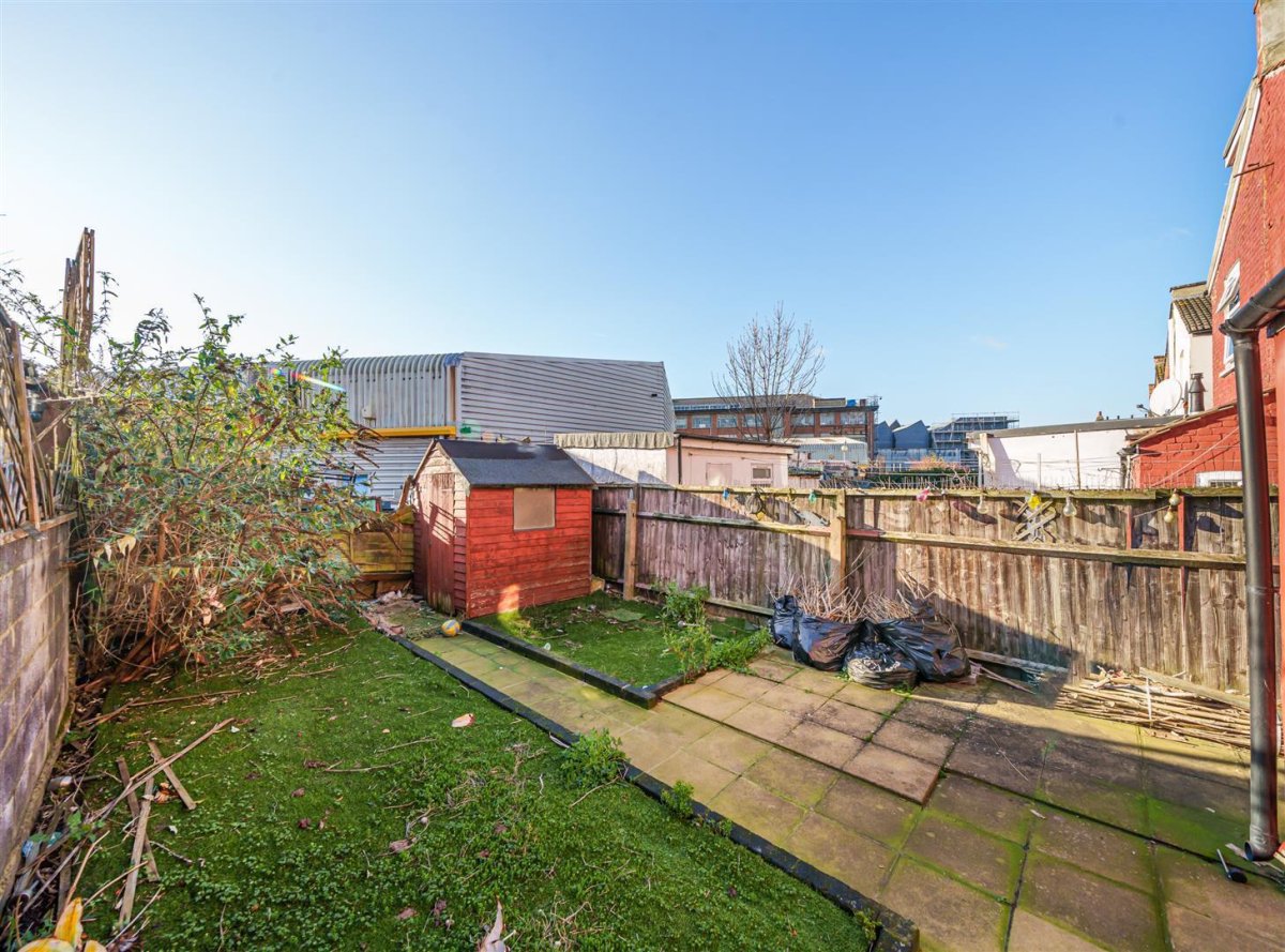 3 bedroom property for sale in Denzil Road, London, NW10 £575,000