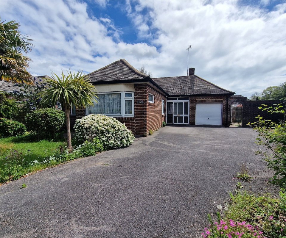 3 bedroom property for sale in Ridgefield Gardens, Highcliffe, Dorset