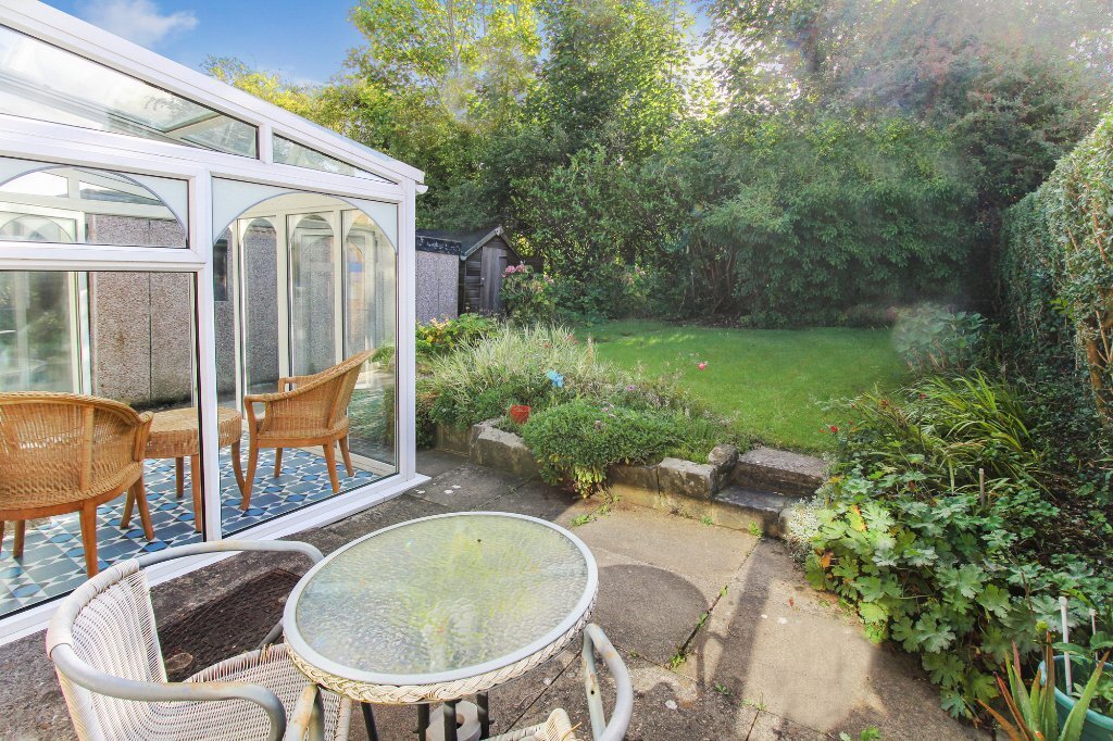 2 bedroom property for sale in St. Margarets Road, Knaresborough, North Yorkshire, HG5 Guide