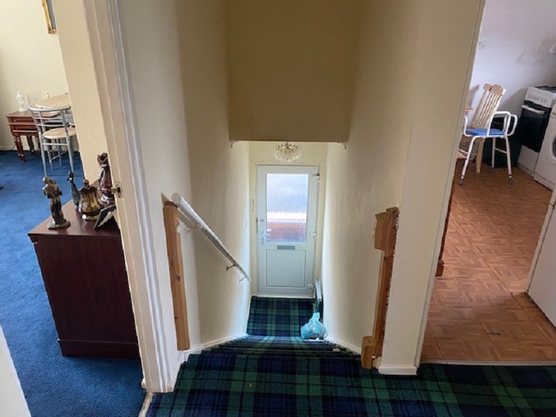 2 bedroom property for sale in The Gardens, Ystalyfera, Swansea. £62,500