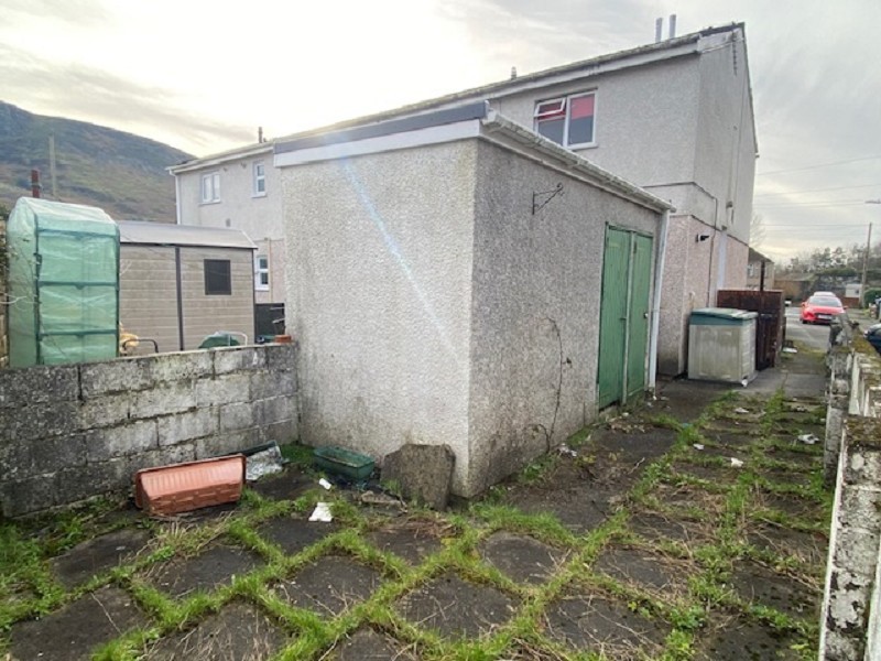 2 bedroom property for sale in The Gardens, Ystalyfera, Swansea. £62,500