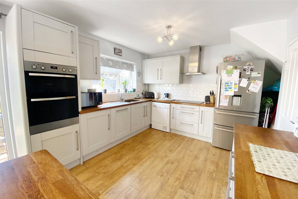 3 bedroom property for sale in Gosden Road, Littlehampton, West Sussex