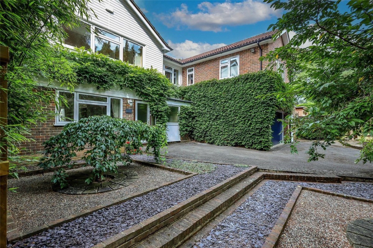 5 bedroom property for sale in Highfield Gardens, Liss, Hampshire, GU33