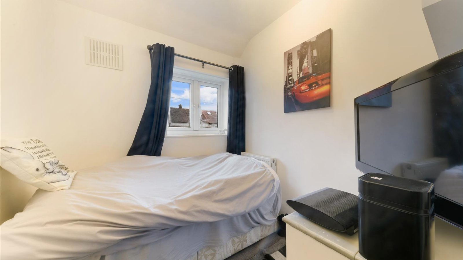 3 bedroom property for sale in Malmstone Avenue, Merstham Offers