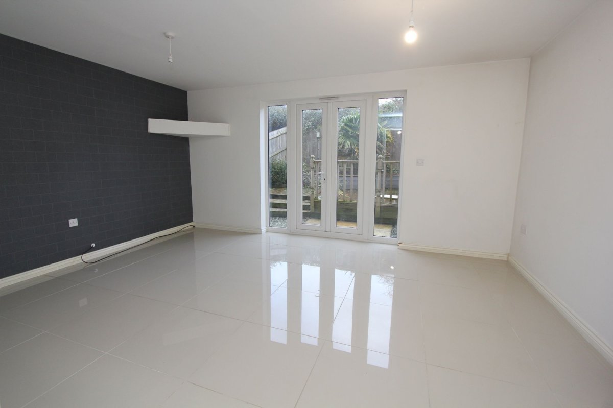 3 bedroom property for sale in Heol Y Sianel, Rhoose Point £244,950