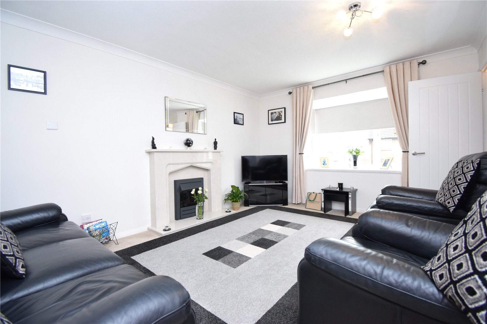 4 bedroom property for sale in Elizabeth Drive, Devizes, Wiltshire