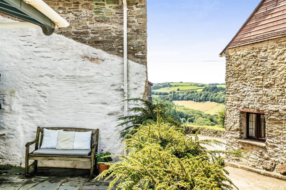 Stags 4 bedroom property for sale in Duloe, Cornwall