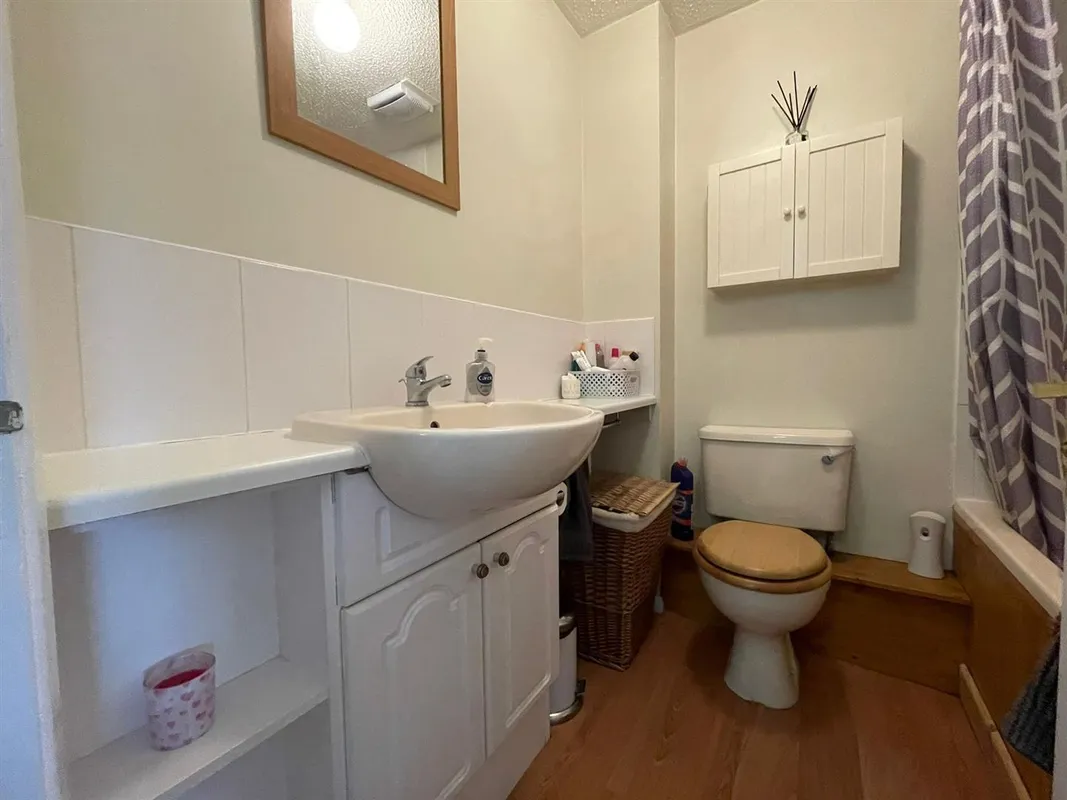 Stonelea Court, Meanwood, Leeds, LS7