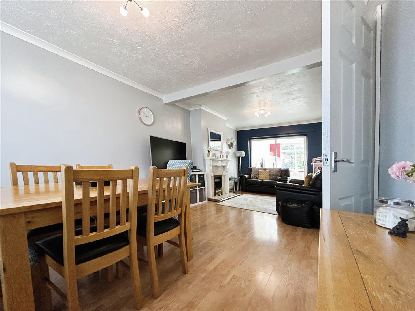 4 bedroom property for sale in Chandlers Road, Whitnash, Leamington Spa Offers over £375,000