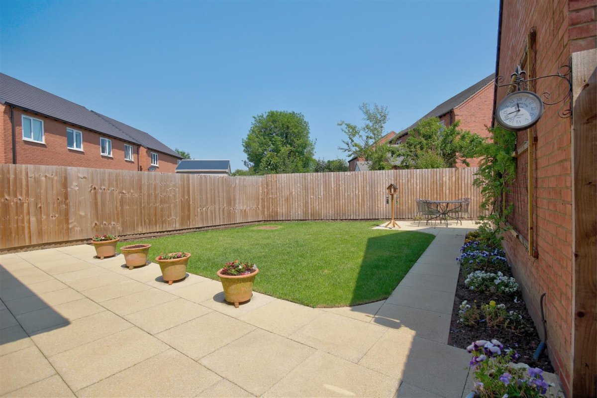 4 bedroom property for sale in Kemp Drive, Husbands Bosworth