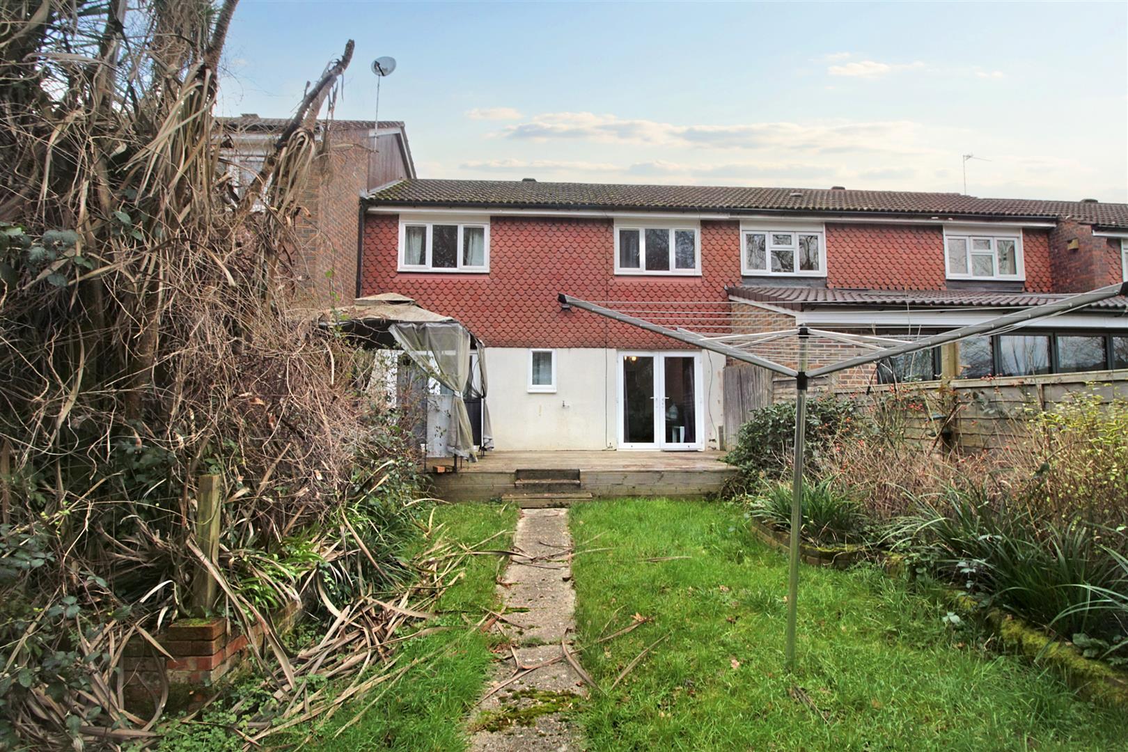 3 bedroom property to let in Keswick Close, Ifield, Crawley £1,500 pcm