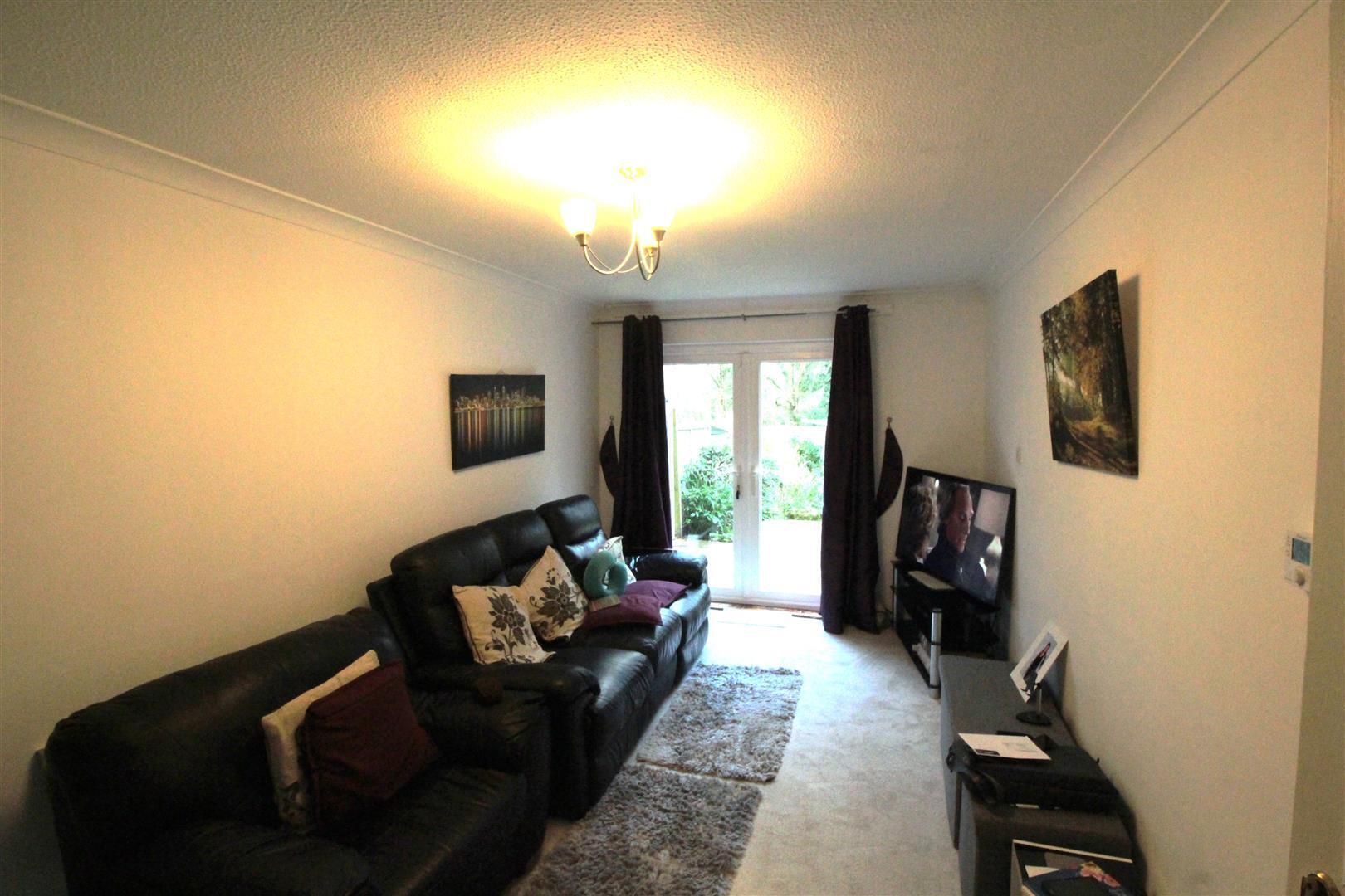 3 bedroom property to let in Keswick Close, Ifield, Crawley £1,500 pcm