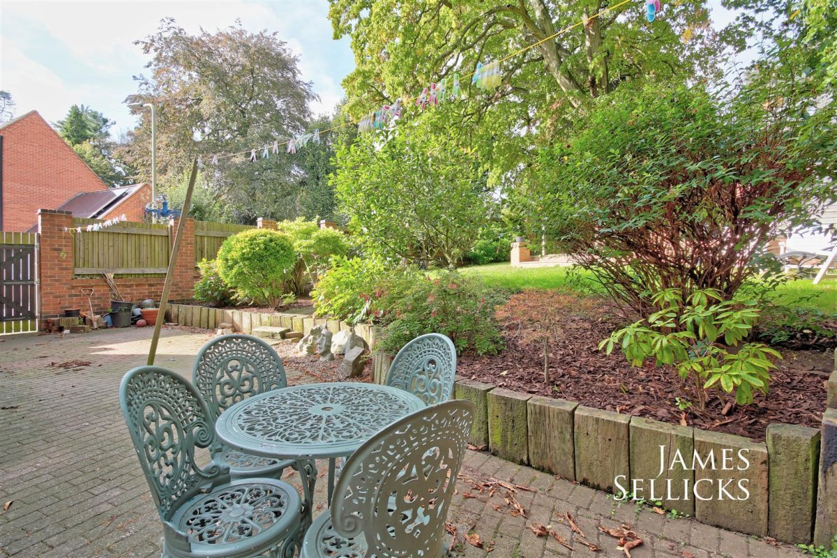 5 bedroom property for sale in Hornbeam House, Birtley Coppice, Market Harborough Guide price