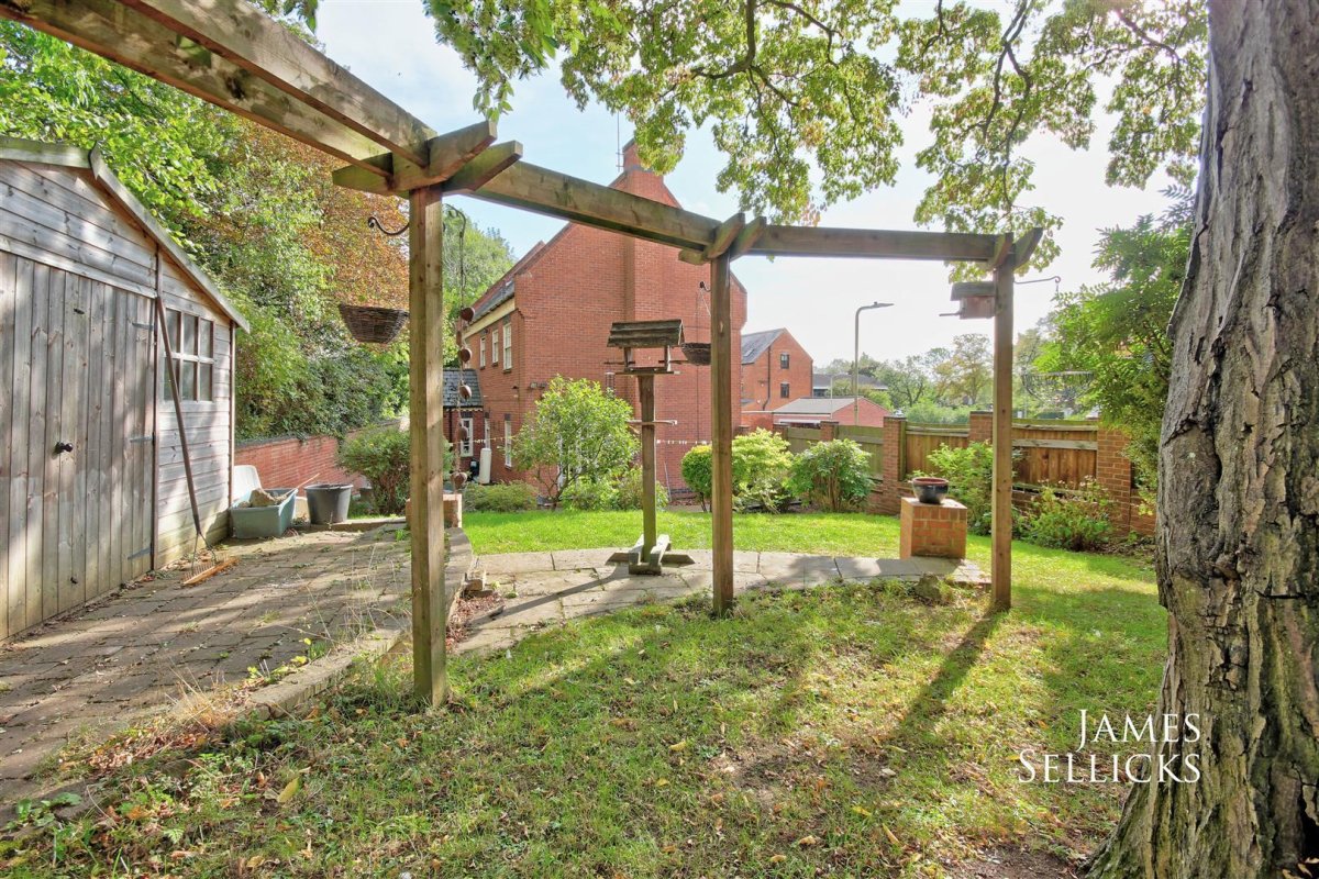 5 bedroom property for sale in Hornbeam House, Birtley Coppice, Market Harborough Guide price