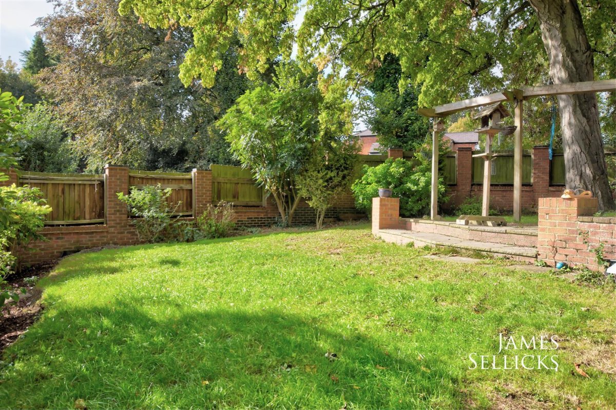 5 bedroom property for sale in Hornbeam House, Birtley Coppice, Market Harborough Guide price