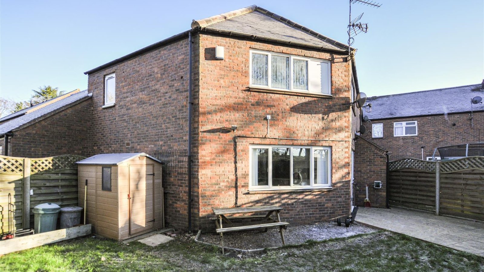 2 bedroom property for sale in Buckingham Grove, Hillingdon £400,000