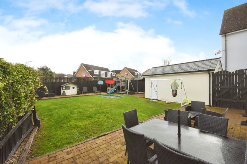 River Mead, Braintree 4 bedroom detached house William H Brown