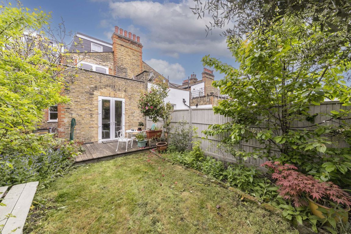 Jacksons 2 bedroom property for sale in Mantilla Road, Tooting £675,000
