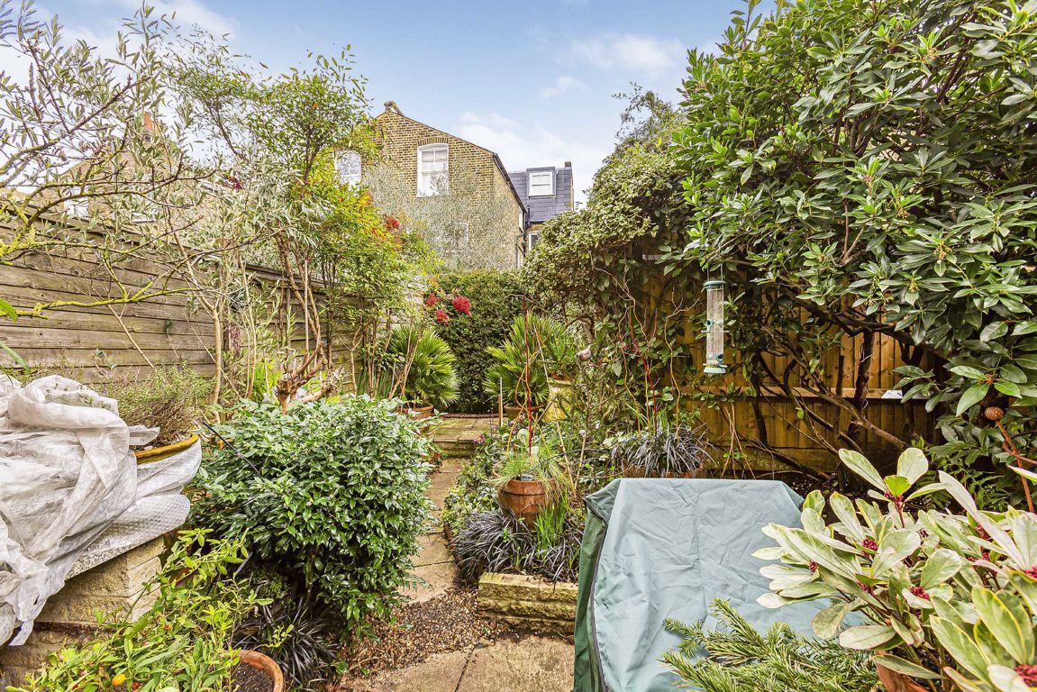 Jacksons 4 bedroom property for sale in Shandon Road, Clapham £