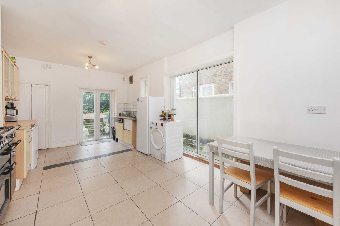 Jacksons 4 bedroom property to let in Kingscourt Road, Streatham £