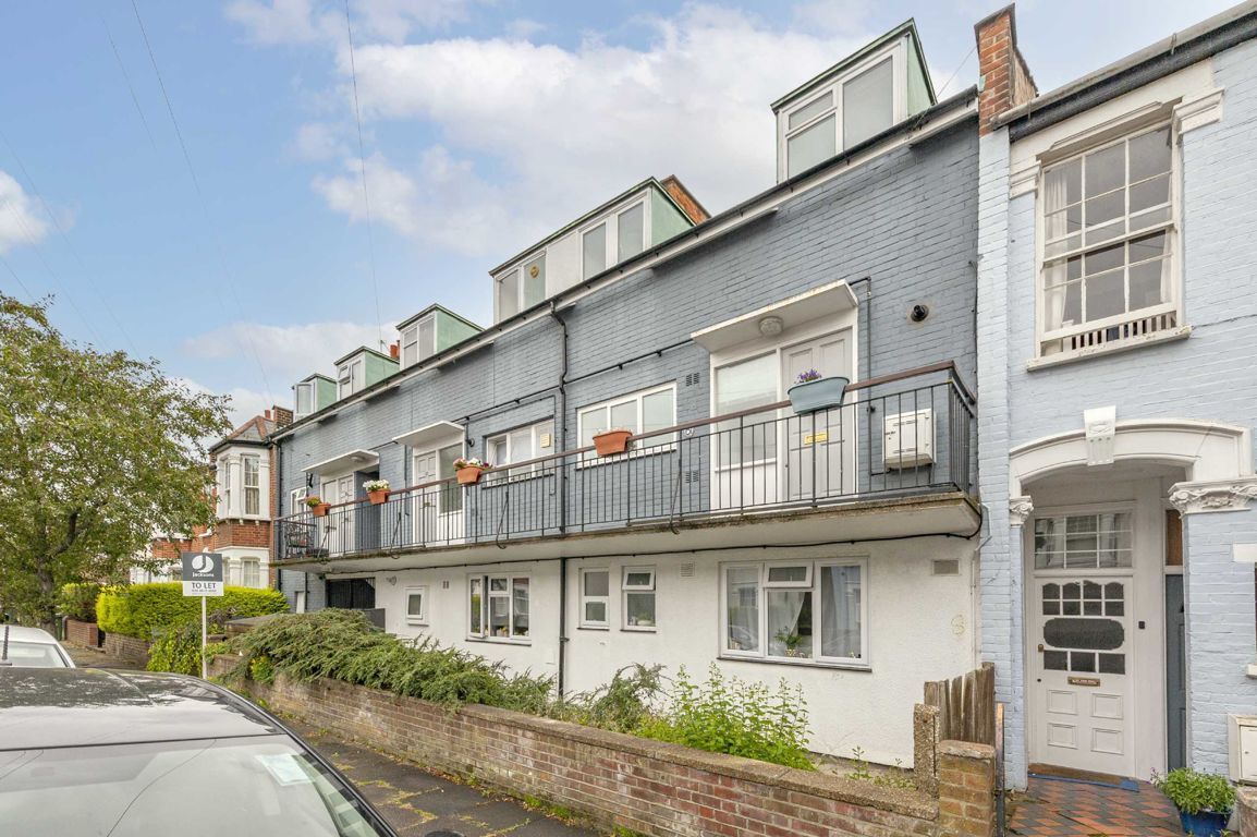 Jacksons 3 bedroom property for sale in Cambray Road, Balham £575,000