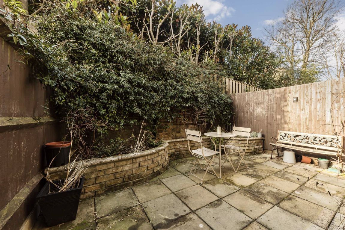 Jacksons 2 bedroom property for sale in St. Alphonsus Road, Clapham