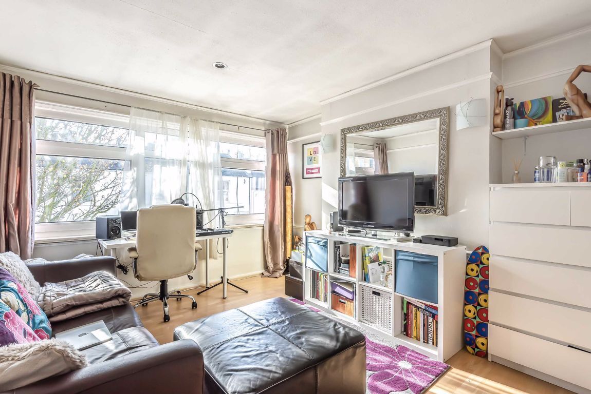 Jacksons 2 bedroom property for sale in Balham New Road, Balham £