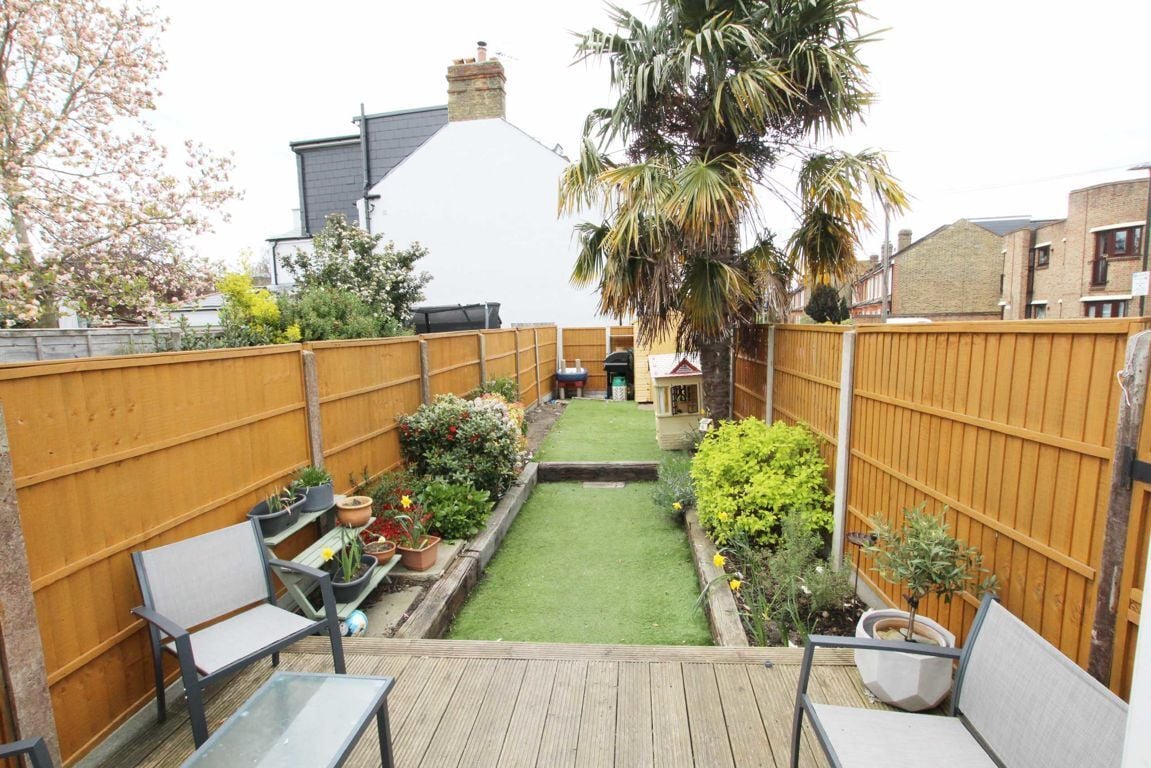 Snellers 2 bedroom property to let in Mereway Road, Twickenham £