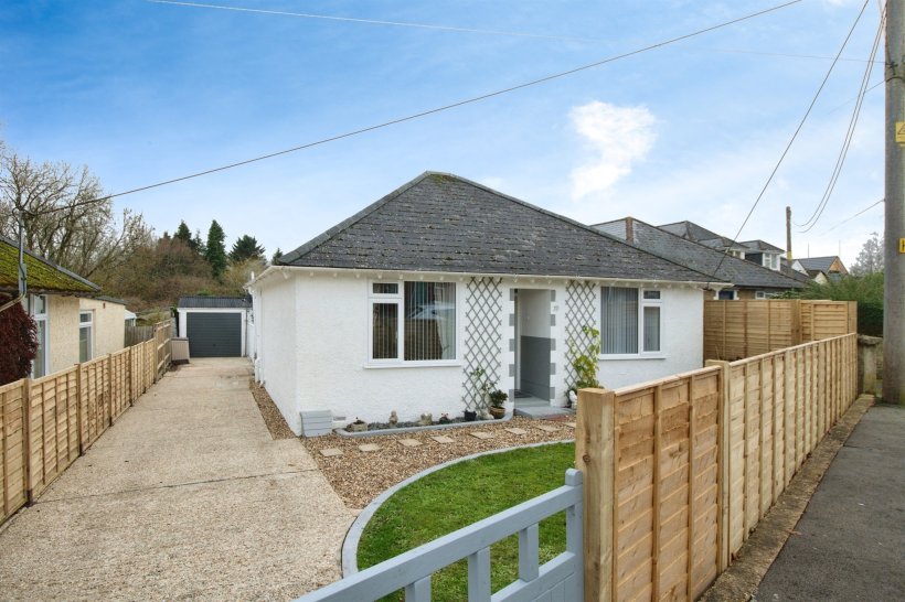 Jubilee Road, Fordingbridge 2 bedroom detached house Allen & Harris