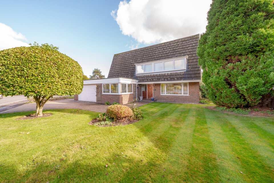 4 bedroom property for sale in Meadway Park, Gerrards Cross, SL9