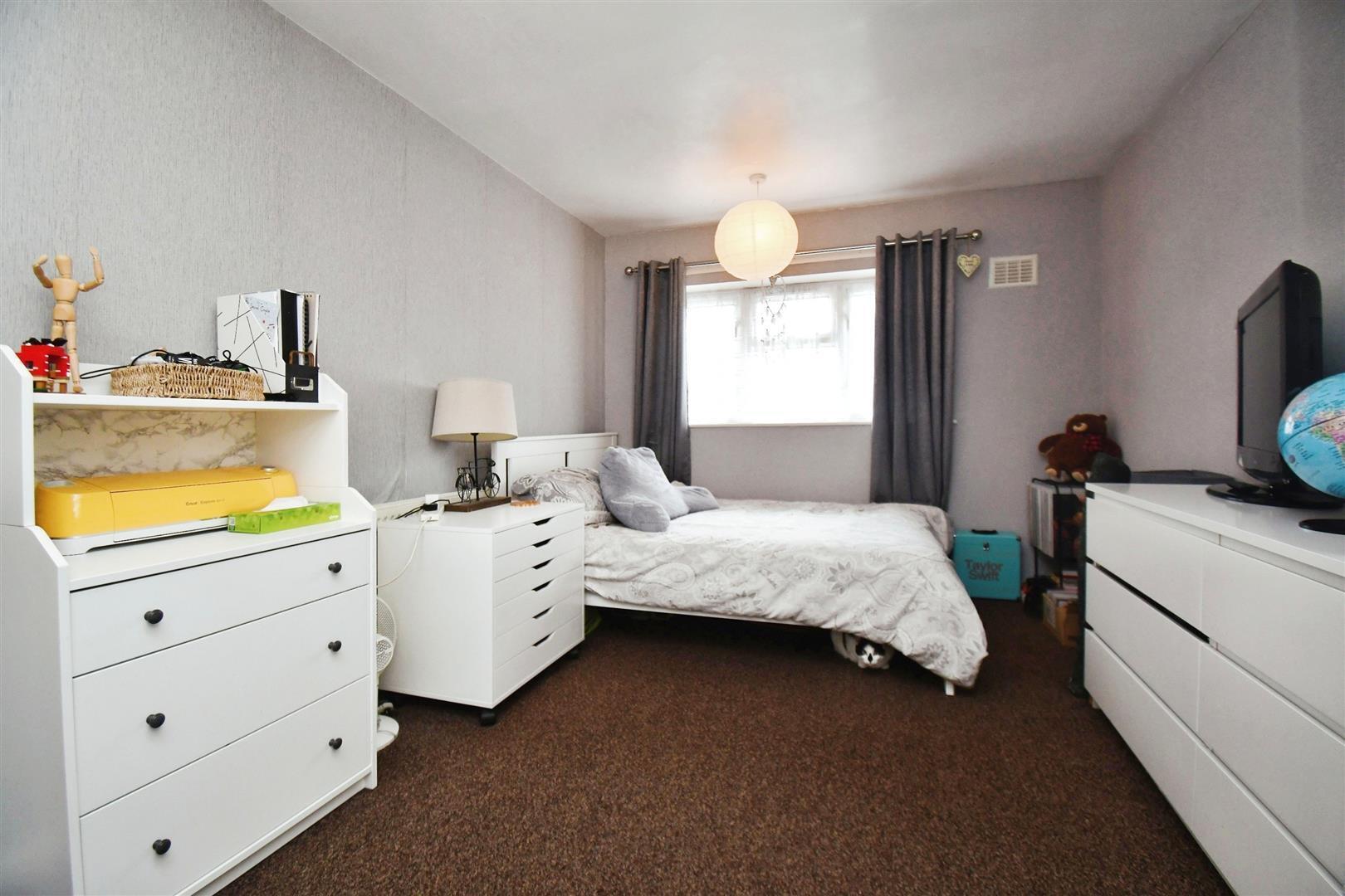 3 bedroom property for sale in Bradford Avenue, Hull Guide price £99,000