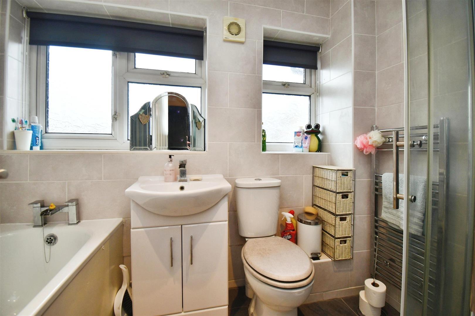 3 bedroom property for sale in Bradford Avenue, Hull Guide price £99,000