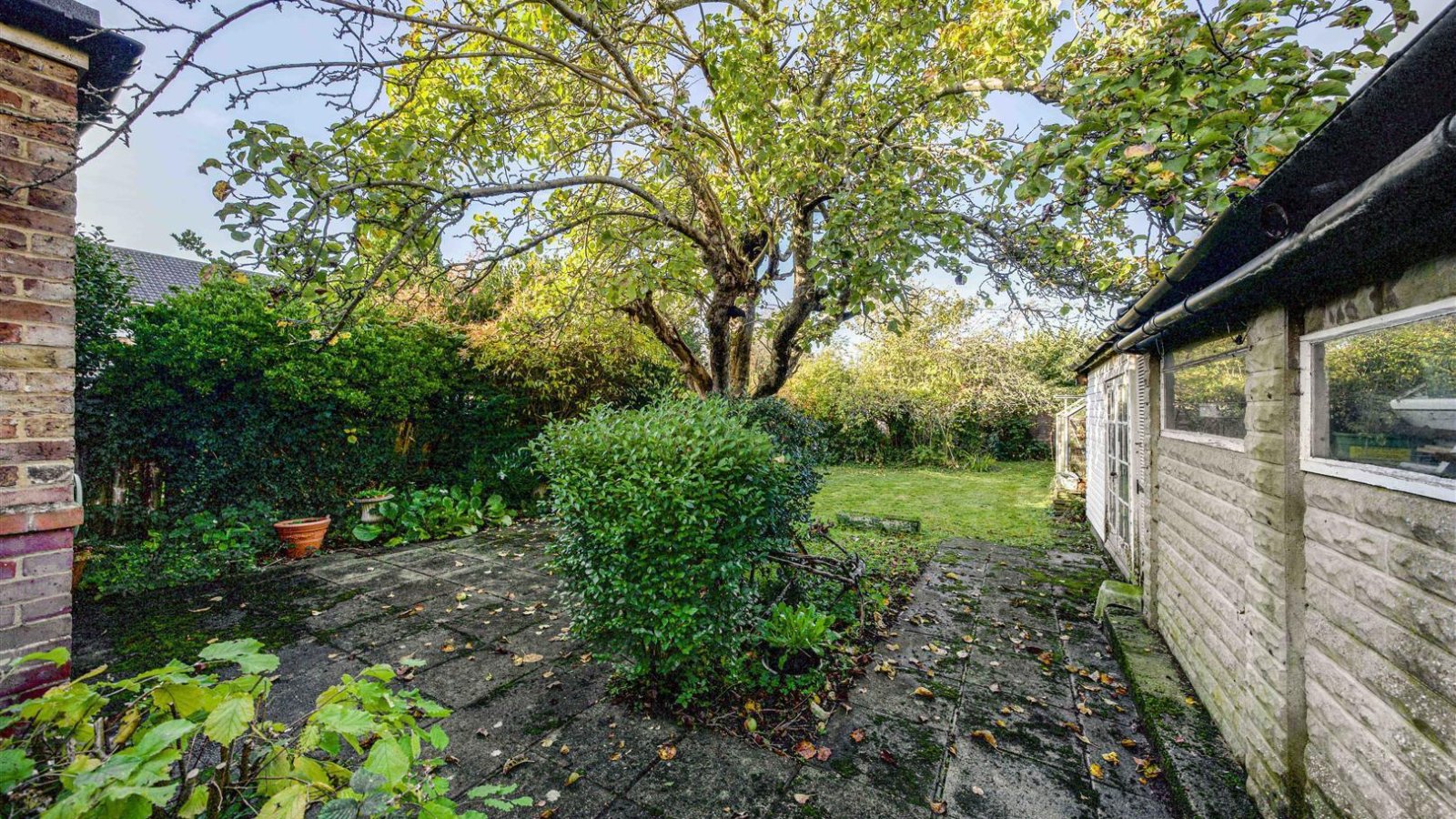 4 bedroom property for sale in North Common Road, Uxbridge £650,000