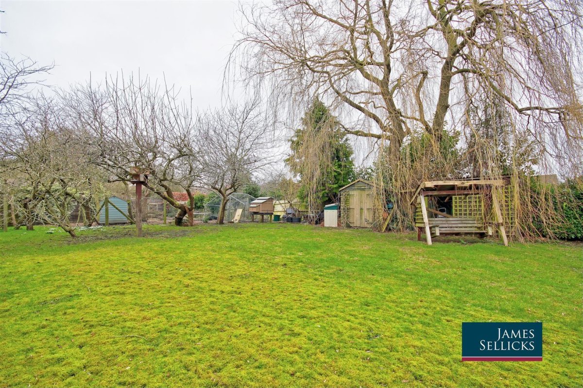 3 bedroom property for sale in Little Orchard, Clipston, Market