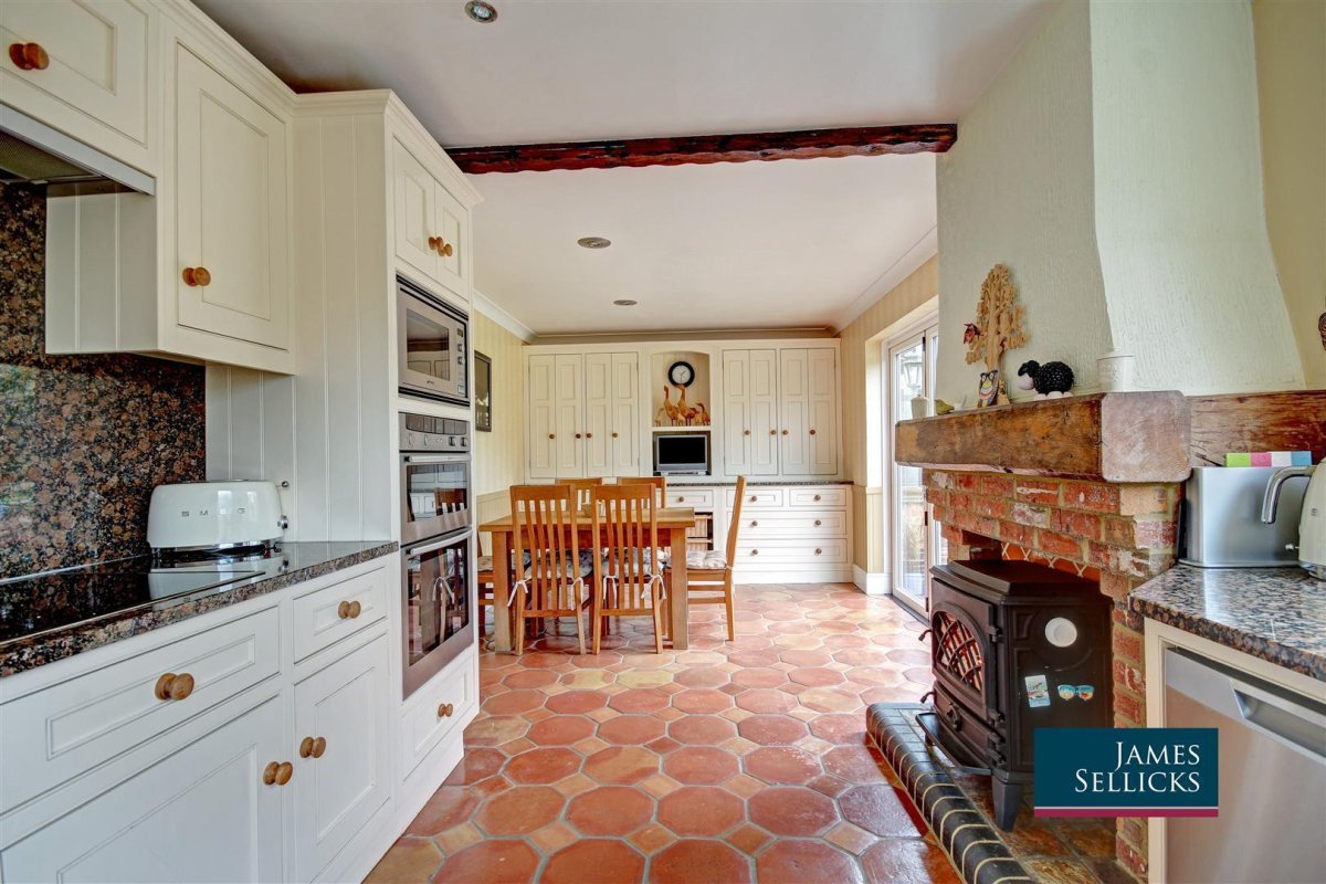 3 bedroom property for sale in Little Orchard, Clipston, Market