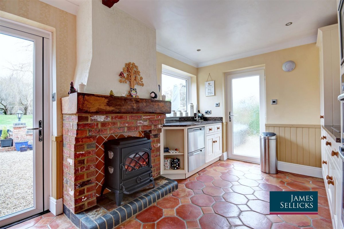 3 bedroom property for sale in Little Orchard, Clipston, Market