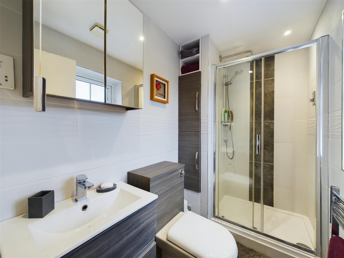 3 bedroom property for sale in Peppard Road, Maidenbower Offers in