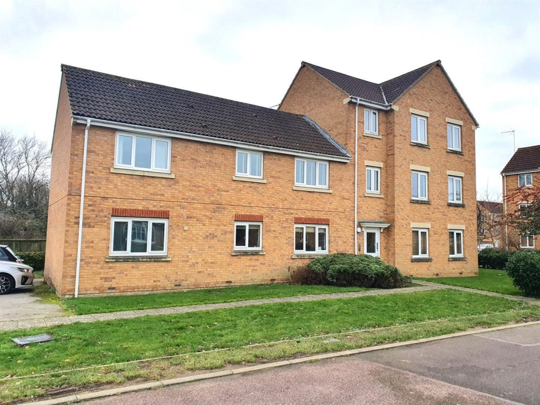 2 bedroom property to let in Akela Close, Kettering £850 pcm